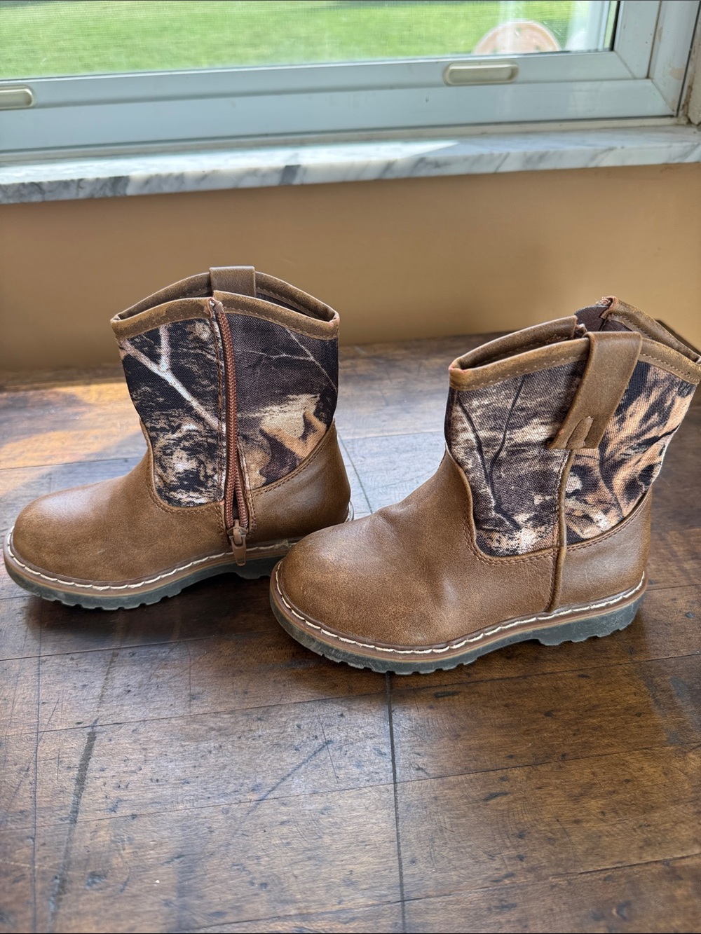 Toddler sz 9 Brown Western-Style Camo Shaft Zip Boots